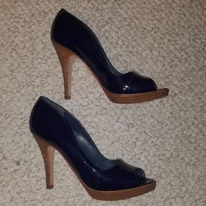 Gorgeous Blue patent leather pumps